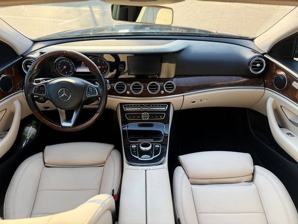260 Mercedes-Benz Е-Class W213 с водителем 8Lqp