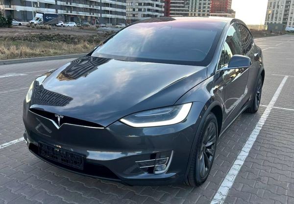 287 Внедорожник Tesla Model X серая с водителем RVY1