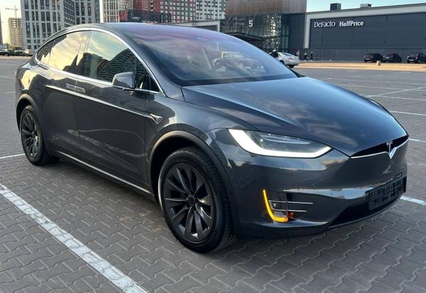 287 Авто Tesla Model X серая без водителя bvYx