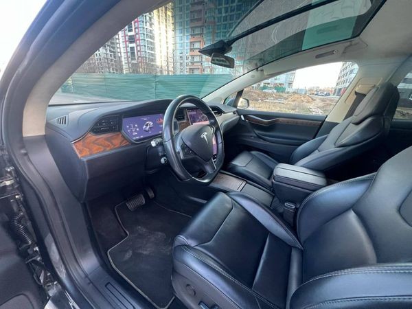287 Авто Tesla Model X серая без водителя bvYx