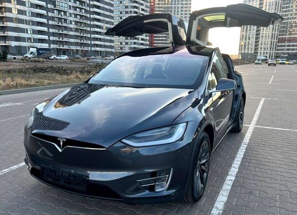 287 Авто Tesla Model X серая без водителя bvYx