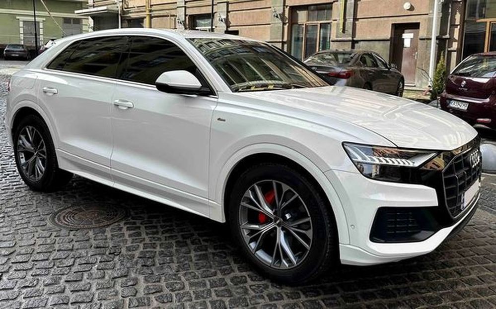 037 Внедорожник Audi Q8 S Line белая заказать на свадьбу LyBR