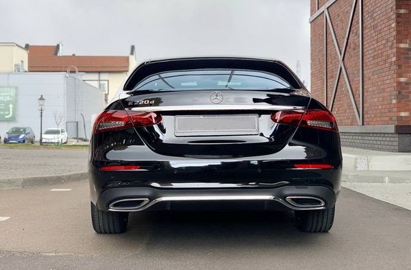 344 Авто бизнес класса Mercedes-Benz E-class EQ W213 черный HIBRYD eOnr
