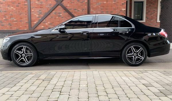 344 Авто бизнес класса Mercedes-Benz E-class EQ W213 черный HIBRYD eOnr