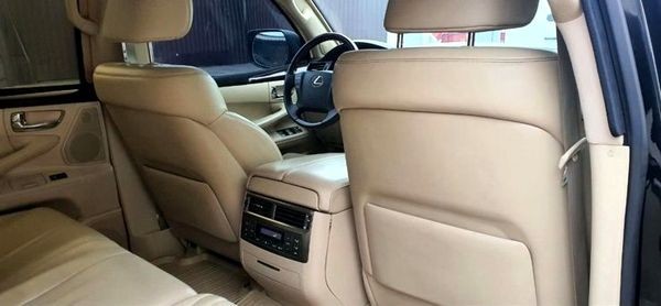 384 Бронированный джип Lexus LX 570 B6 черный с водителем 1NbQ
