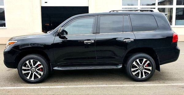 384 Бронированный джип Lexus LX 570 B6 черный с водителем 1NbQ
