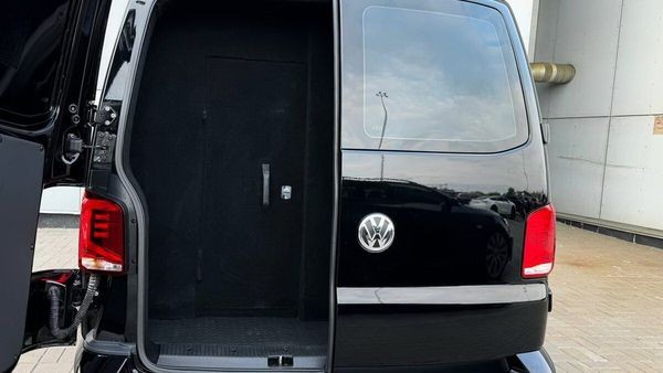 380 Микроавтобус Volkswagen Multivan B6 бронированный без водителя nmbq