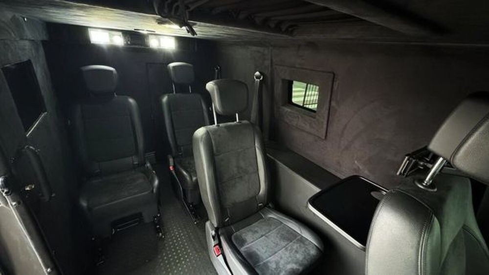 380 Микроавтобус Volkswagen Multivan B6 бронированный без водителя nmbq