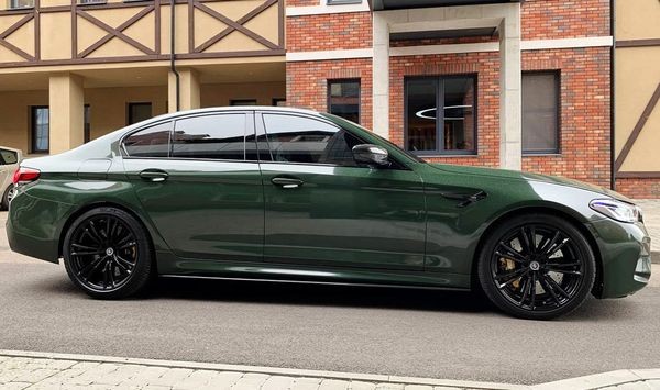 430 BMW M5 F90 Competition на свадьбу съемки без водителя 8LRo