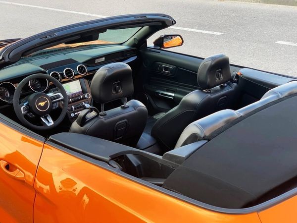398 Кабриолет Ford Mustang GT оранжевый без водителя BDpD