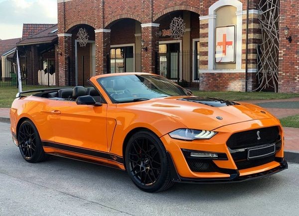 398 Кабриолет Ford Mustang GT оранжевый без водителя BDpD