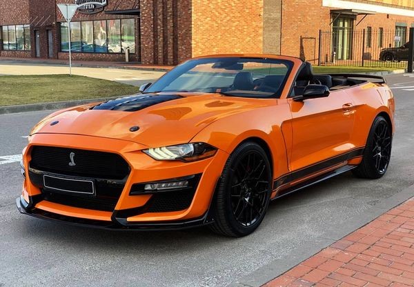 398 Кабриолет Ford Mustang GT оранжевый без водителя BDpD