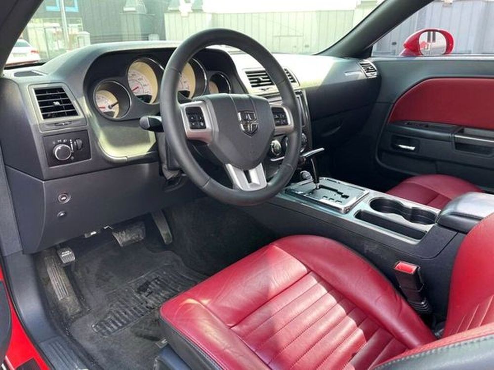 399 Спорткара Dodge Challenger 3.6 л красный с водителем 5Mny
