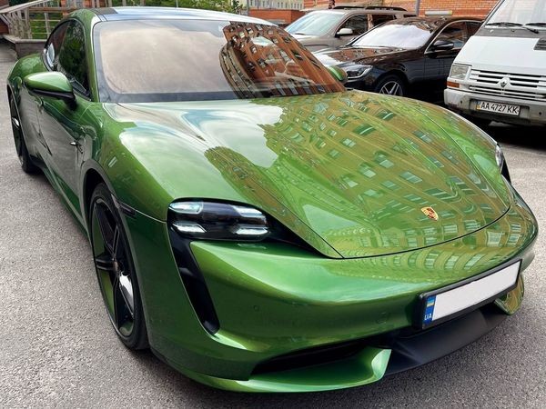 400 Porsche Taycan Turbo 671 hp AWD с водителем 6L5r