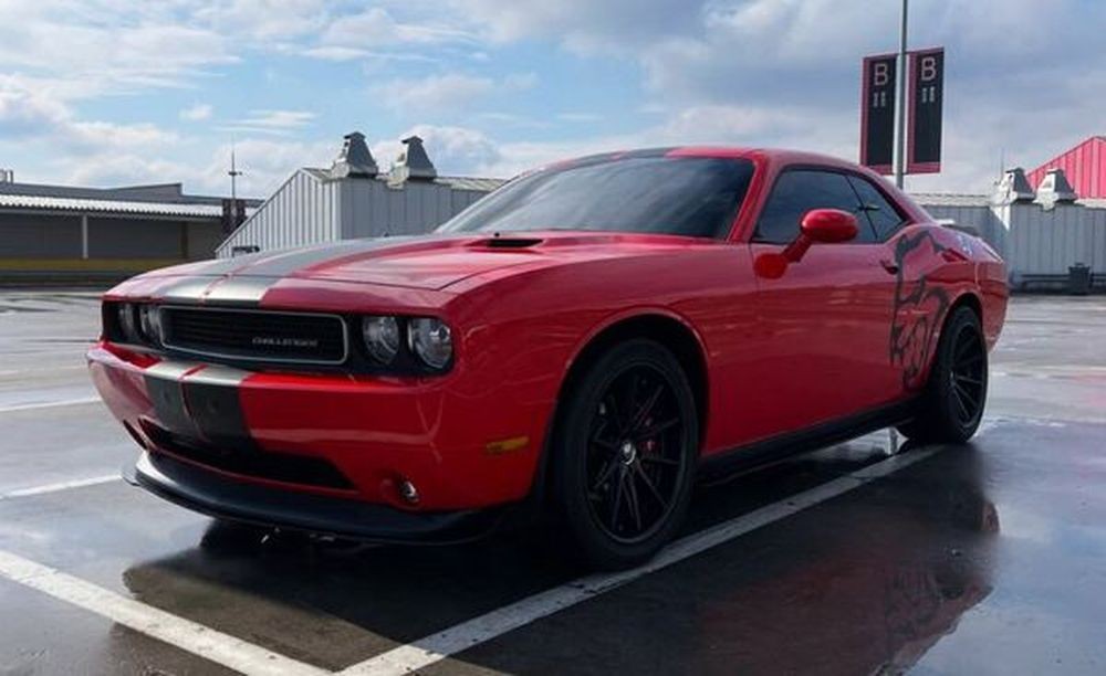 399 Спорткара Dodge Challenger 3.6 л красный с водителем 5Mny
