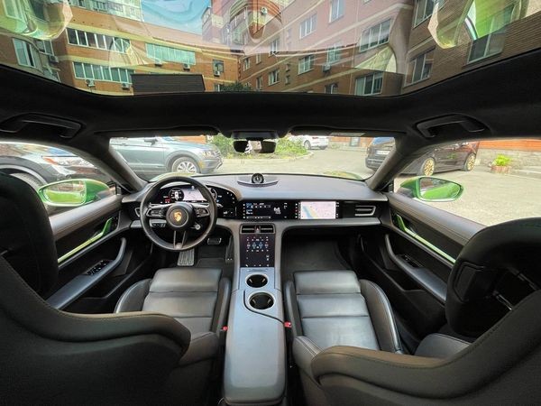 400 Porsche Taycan Turbo 671 hp AWD без водителя wvkK