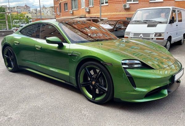 400 Porsche Taycan Turbo 671 hp AWD без водителя wvkK