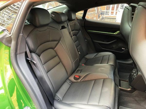400 Porsche Taycan Turbo 671 hp AWD без водителя wvkK