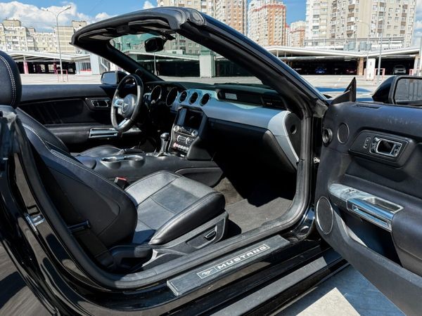 365 Кабриолет Ford Mustang GT черный с водителем Pmne