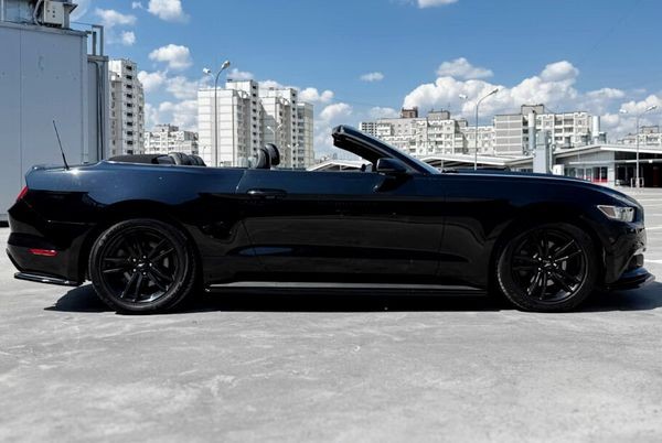 365 Кабриолет Ford Mustang GT черный с водителем Pmne