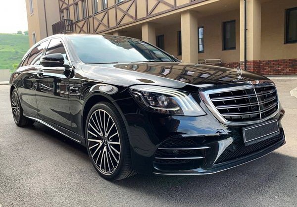 034 Mercedes-Benz S560 AMG 4MATIC W222 Restyling без водителя qZDe