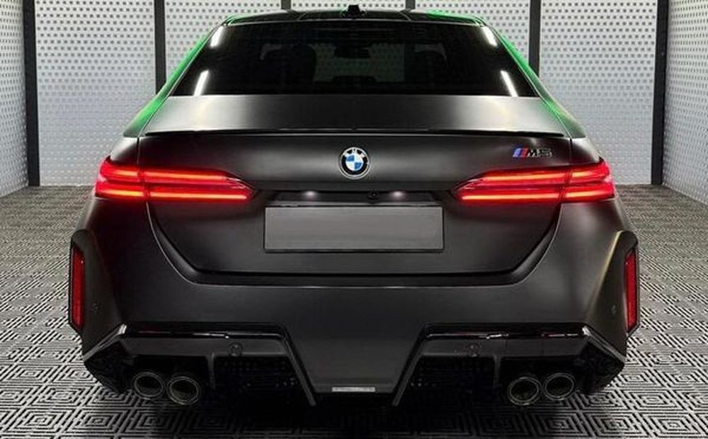 410 BMW M5 G90 с водителем 8Lwq