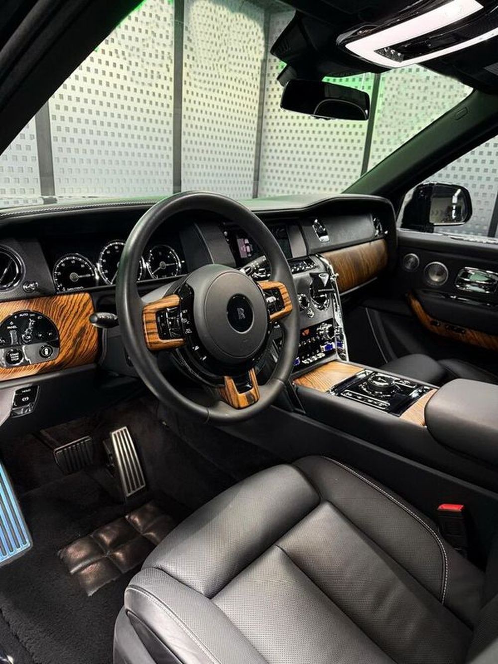 408 vip авто Rolls-Royce Cullinan без водителя NreL