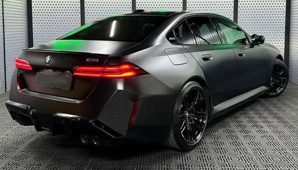 410 BMW M5 G90 без водителя vako