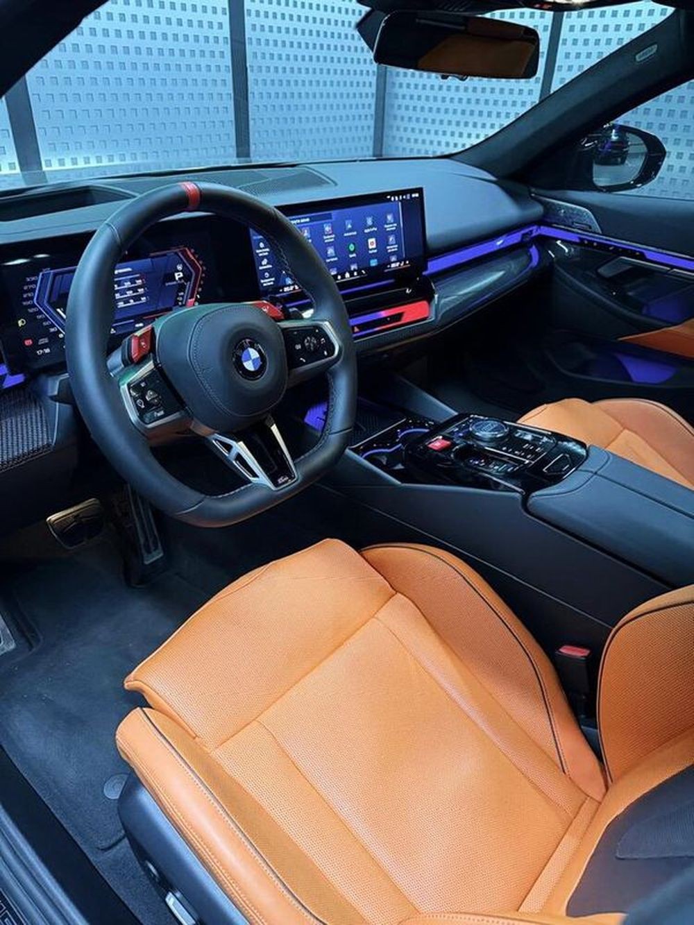 410 BMW M5 G90 с водителем 8Lwq