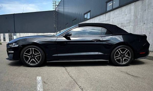 413 Кабриолет Ford Mustang GT черный 4xBq