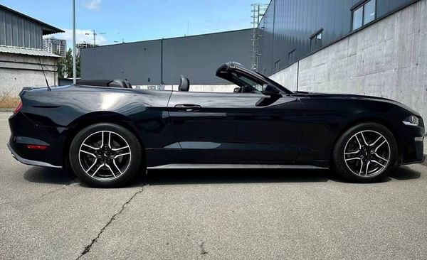 413 Кабриолет Ford Mustang GT черный с водителем bvbo