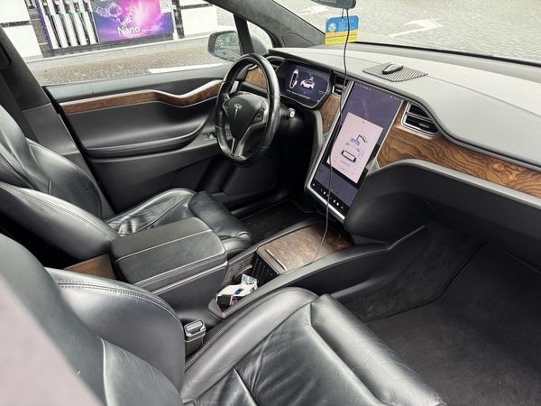 001 Tesla Model X белая электрический внедорожник на свадьбу 8LZb