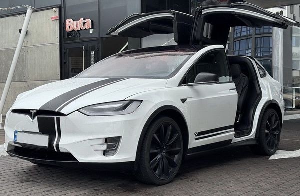 001 Tesla Model X белая электрический внедорожник на свадьбу 8LZb