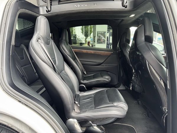 001 Tesla Model X белая электрический внедорожник на свадьбу 8LZb