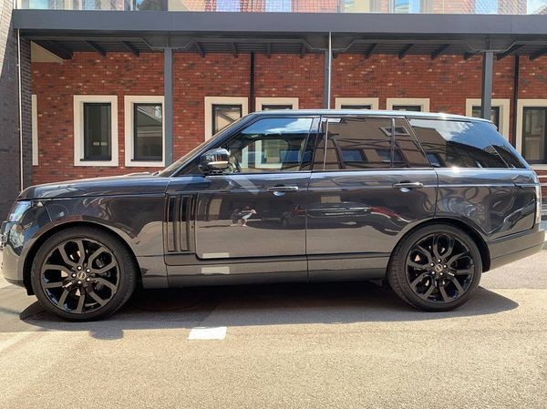 222 Range Rover Autobiography 5.0 Supercharger черный c водителем W9Po