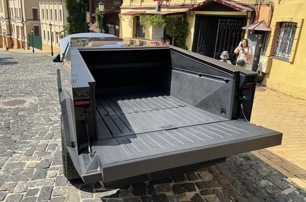 021 Tesla Cybertruck на фотосессию съемки свадьбу 1NBq
