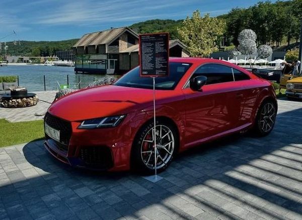 419 Audi TT RS красная для фотосессии съемки nmX5