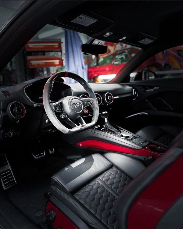 419 Audi TT RS красная для фотосессии съемки nmX5