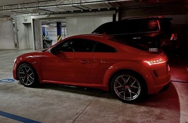 419 Audi TT RS красная для фотосессии съемки nmX5