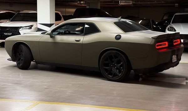 421 Dodge Challenger 3.6 л без водителя для фотосессии wvpK