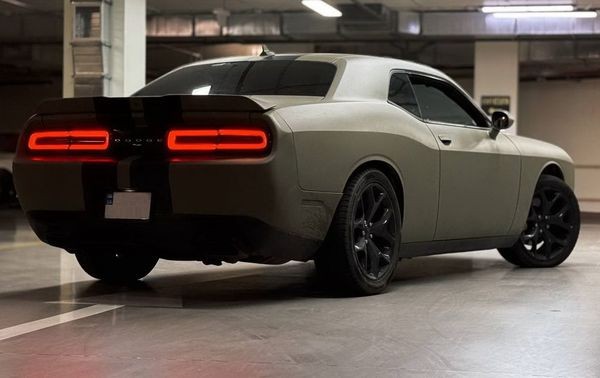 421 Dodge Challenger 3.6 л без водителя для фотосессии 6LXr