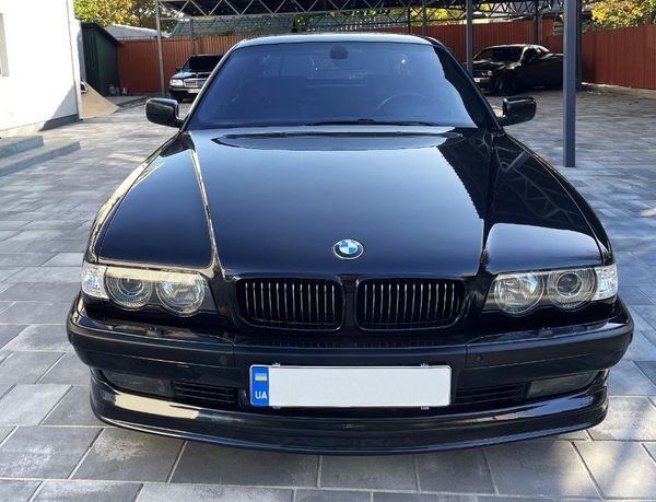 362 Авто BMW 750i E38 черный 2001 года c водителем D6kO
