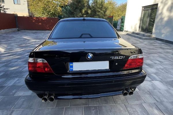 362 Авто BMW 750i E38 черный 2001 года без водителя 91g0