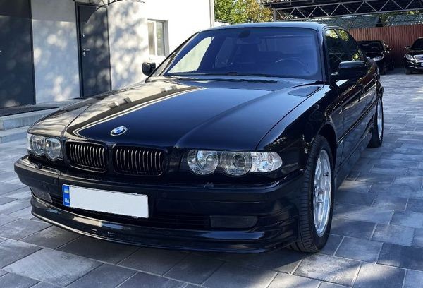 362 Авто BMW 750i E38 черный 2001 года c водителем D6kO