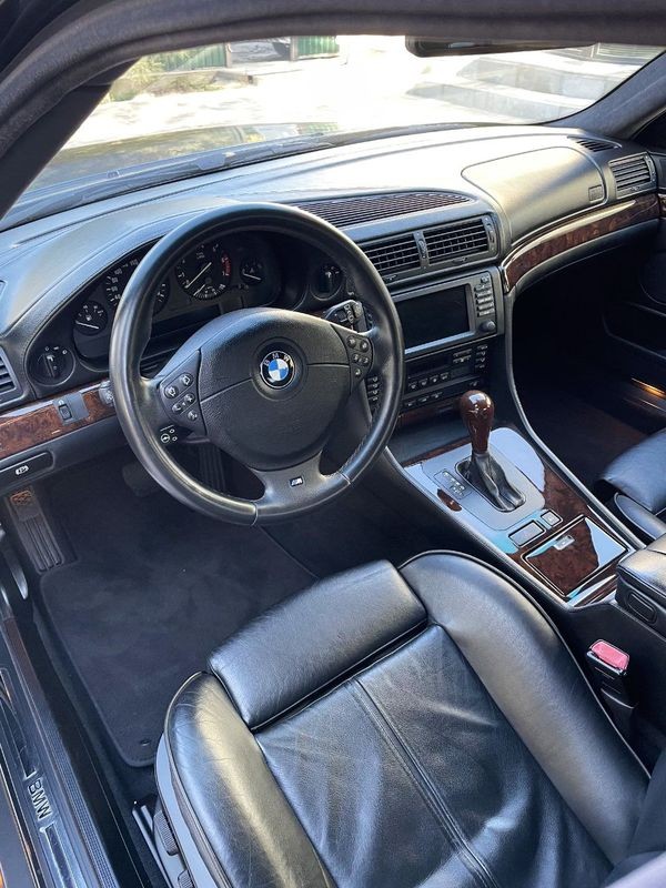 362 Авто BMW 750i E38 черный 2001 года без водителя 91g0