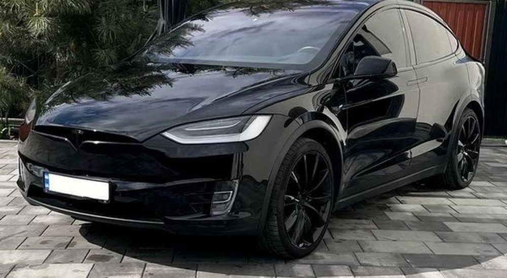 121 Tesla Model X черная с водителем AkNn