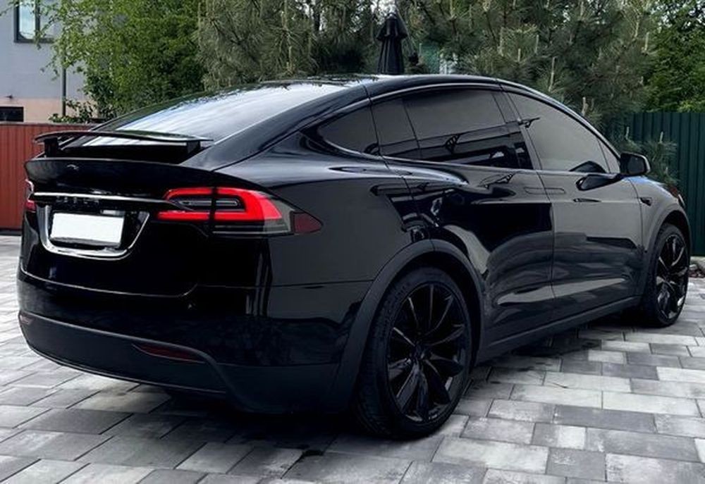 121 Tesla Model X черная с водителем AkNn