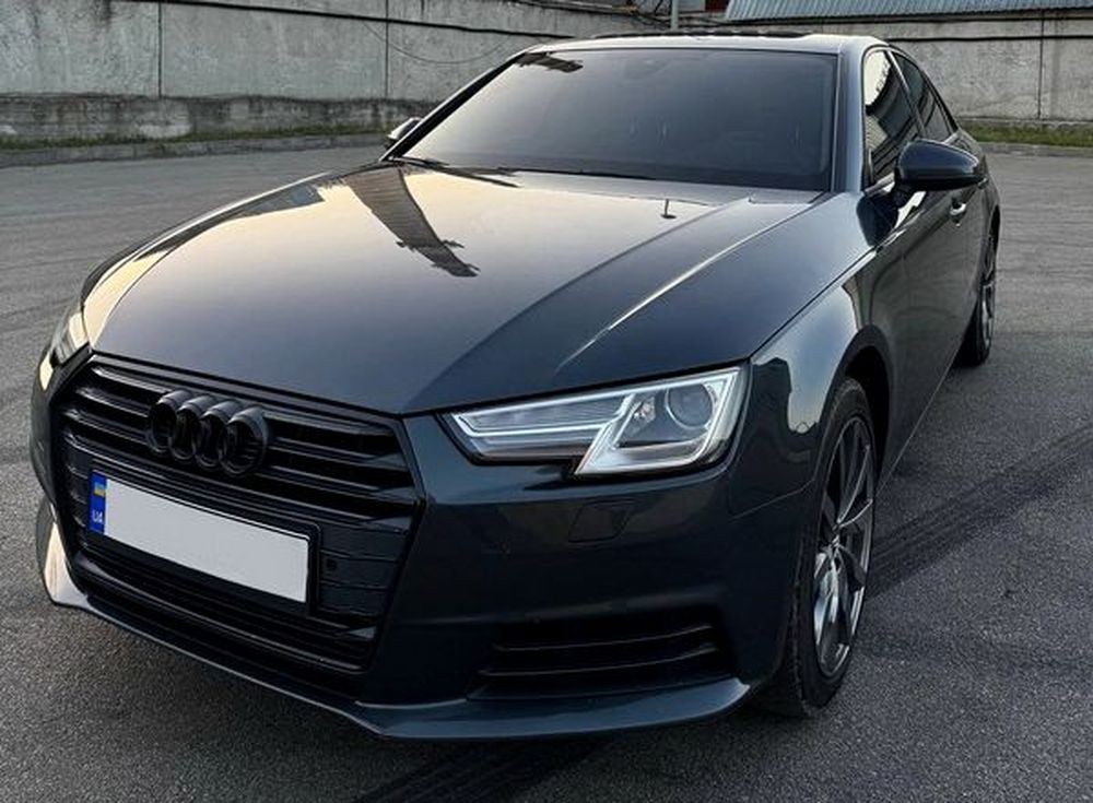 139 Авто Audi A4 без водителя JRA4