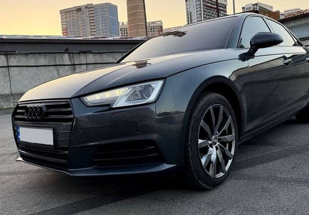 139 Авто Audi A4 без водителя JRA4