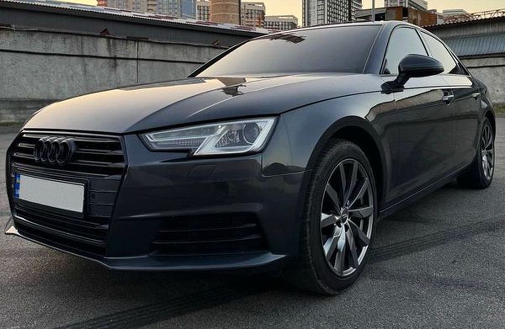 139 Авто Audi A4 без водителя JRA4